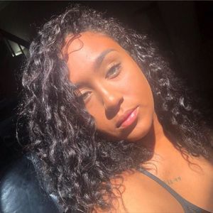 Meet your Posher, Deana